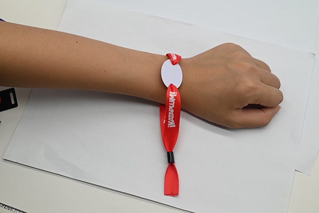 和信达PVC磁条腕带制腕带厂家，为您介绍磁条腕带为何物？